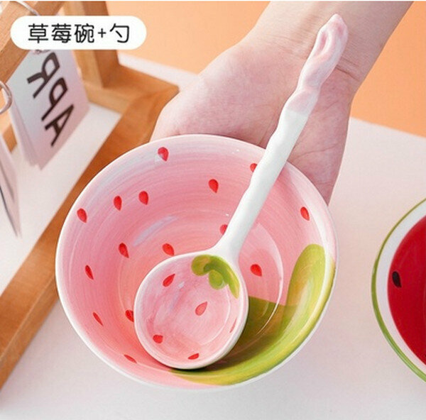 Hotly recommended ceramic hand-painted children's eating tableware [strawberry bowl + spoon]