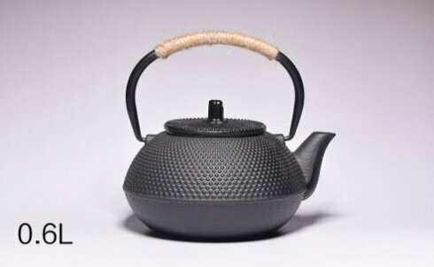 Hot push iron kettle uncoated iron teapot (specification: 0.6 small particles)