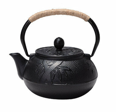 Hot push iron kettle uncoated iron teapot (specification: 0.6 plum orchid bamboo)