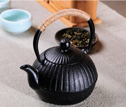 Hot push iron kettle uncoated iron teapot (specification: 0.6 small pumpkin)