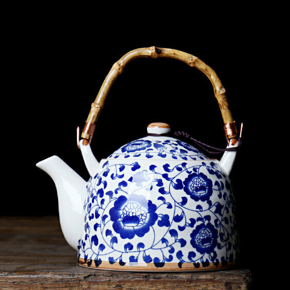 Hotly recommended household Chinese-style ceramic teapot (blue and white 900ml bamboo and rattan single pot)