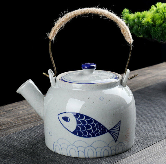 Hotly recommended ceramic underglaze colored teapot (hand-painted with fish every year, capacity 1L)