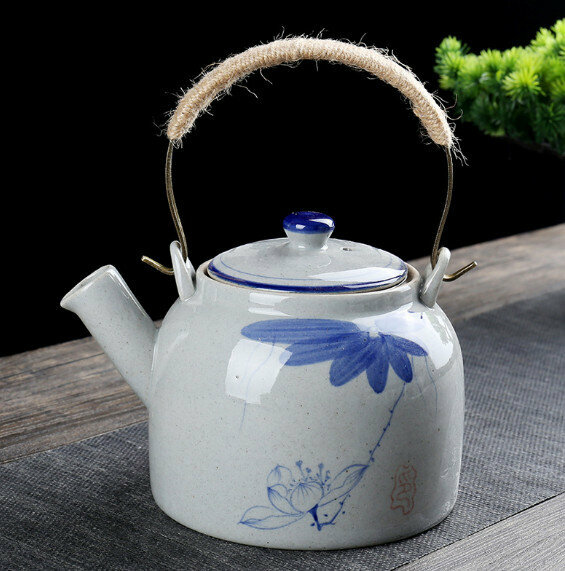 Hotly recommended ceramic underglaze colored teapot (hand-painted by Lan Heyun, capacity 1L)