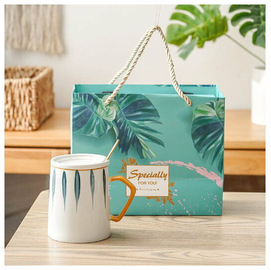 Hot selling hand-painted mug ceramic cup [slanted wood grain cup with lid and spoon + gift box] (capacity 301-400ml)