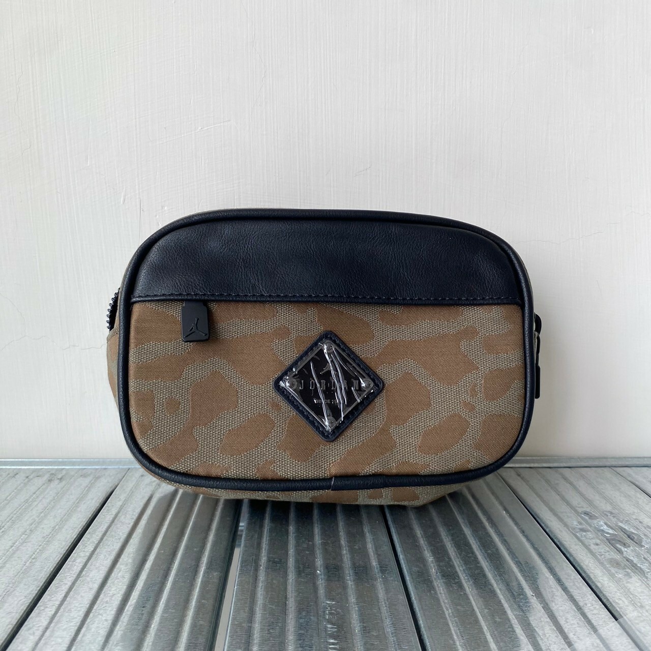 Nike Jordan Shoulder Bag 吊牌英文肩背包 斜背包 隨身小包 JD2433040AD-002