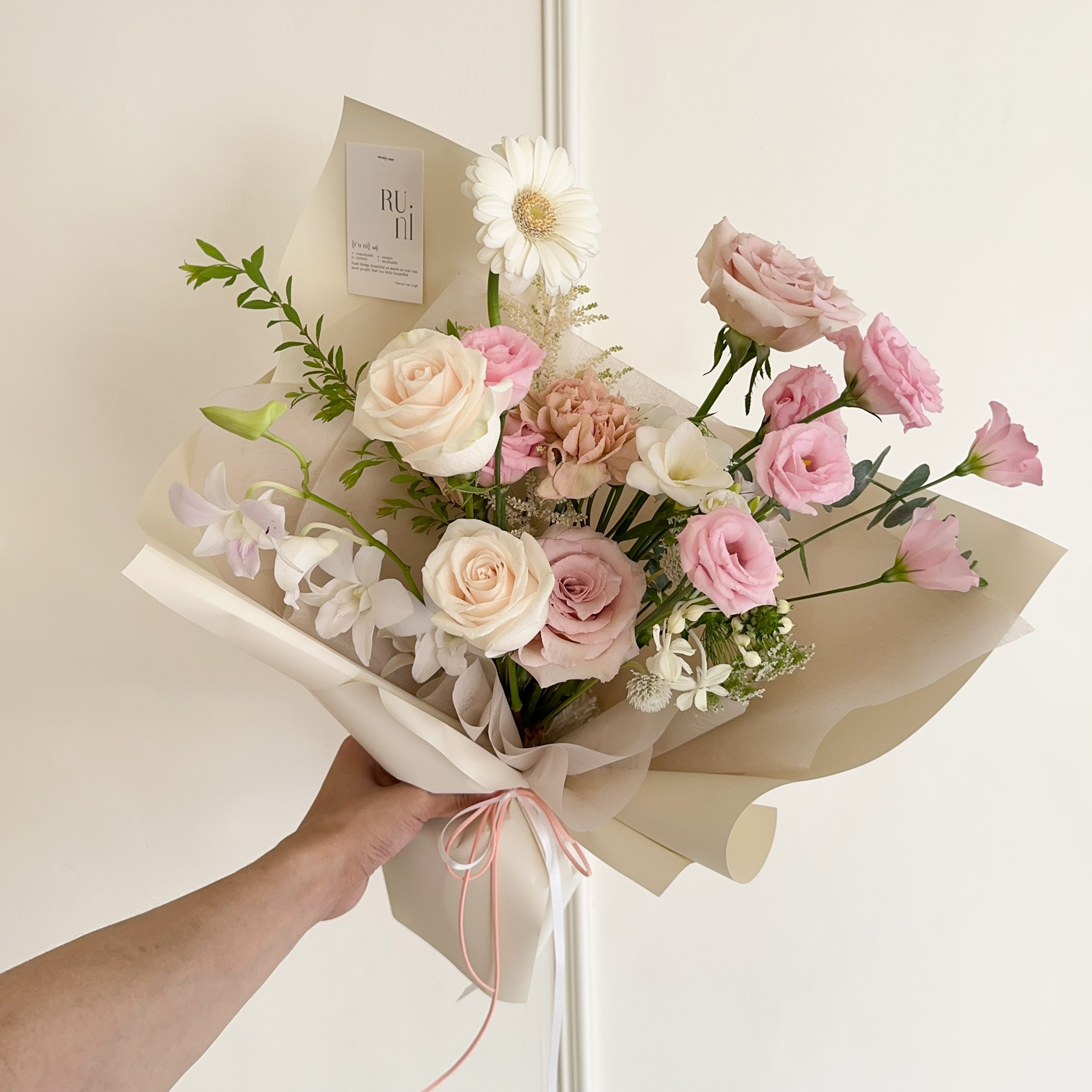 草莓汽水-白粉色系綜合鮮花花束