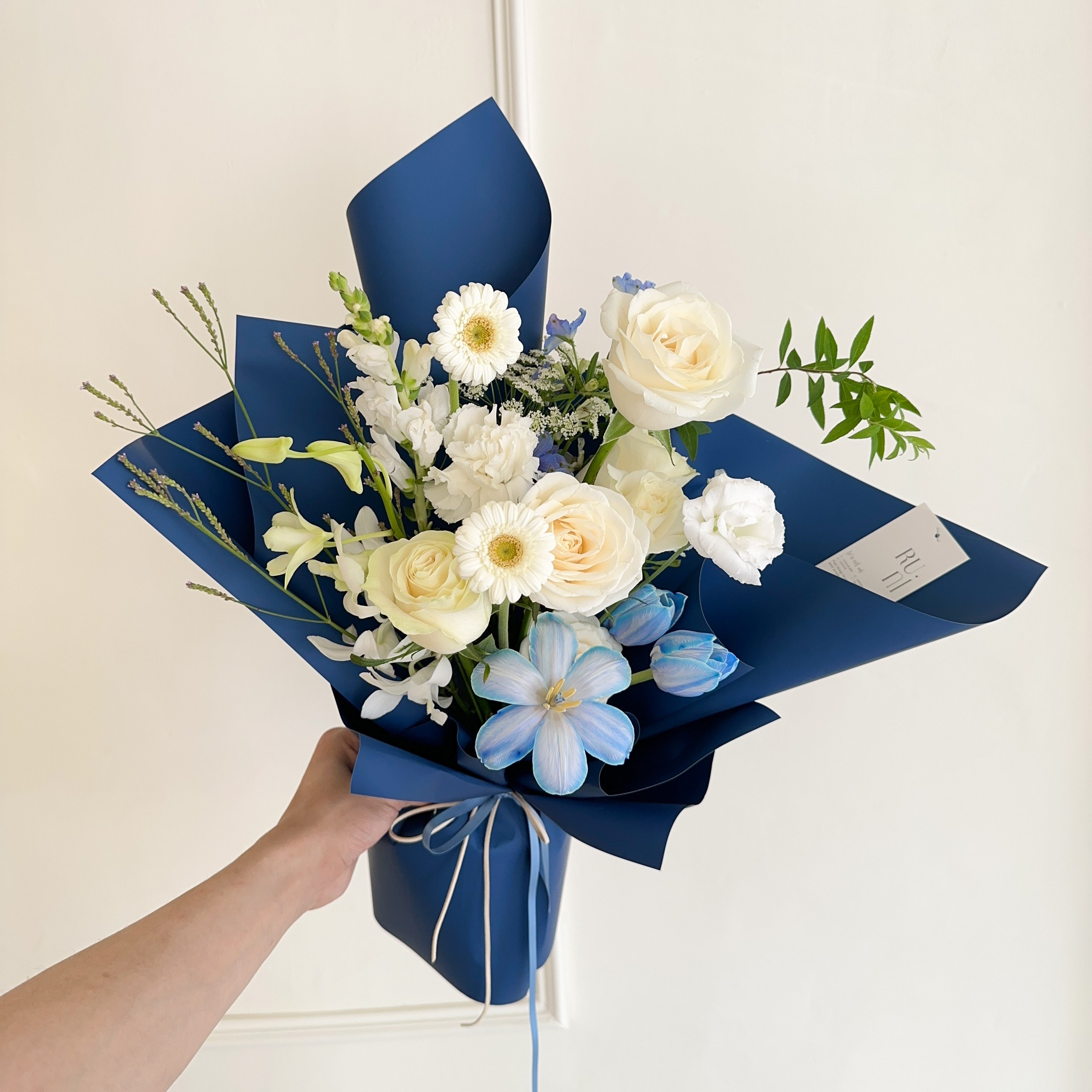 藍調時光-白藍色系綜合鮮花花束