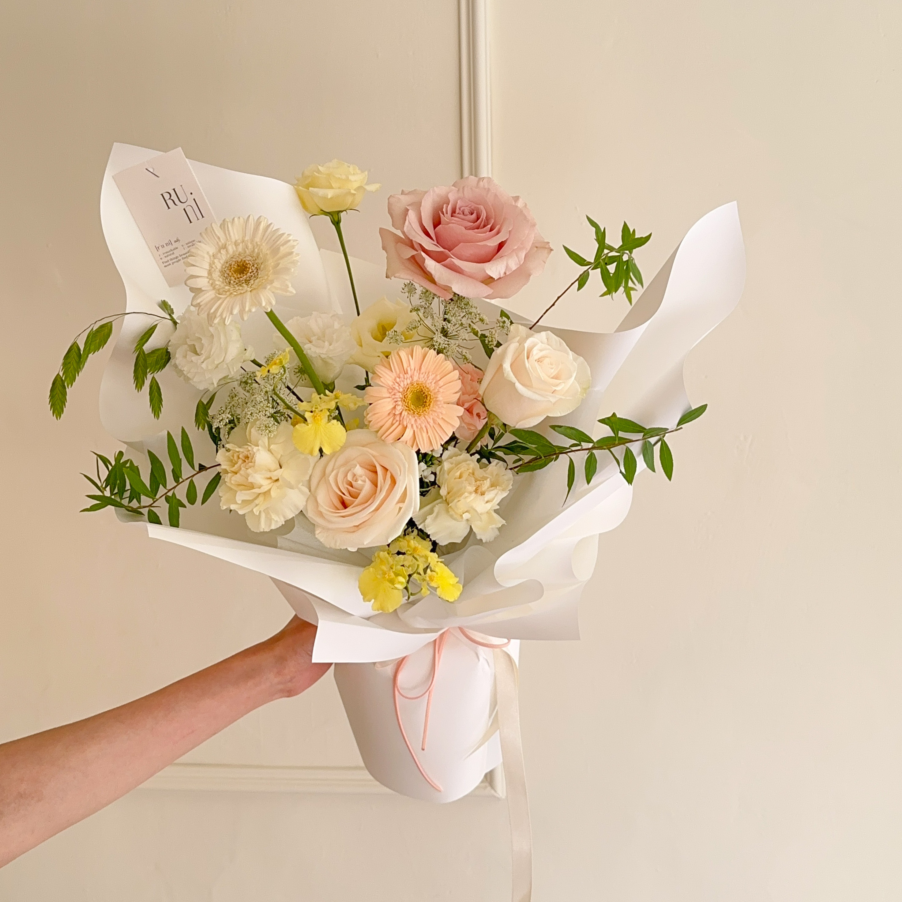 經典氣質-粉黃色繽紛系綜合鮮花花束