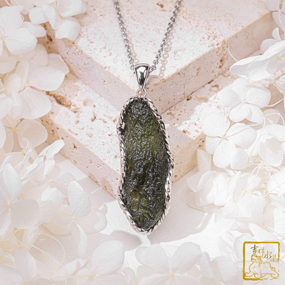 莫爾道玻隕石-捷克隕石墜 13.9g 正向樂觀