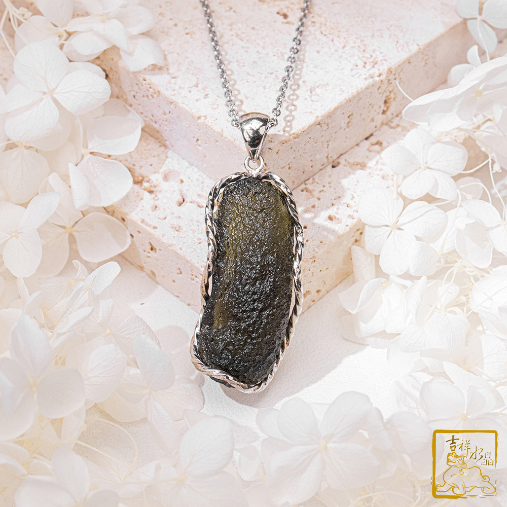 莫爾道玻隕石-捷克隕石墜 13.7g 正向樂觀