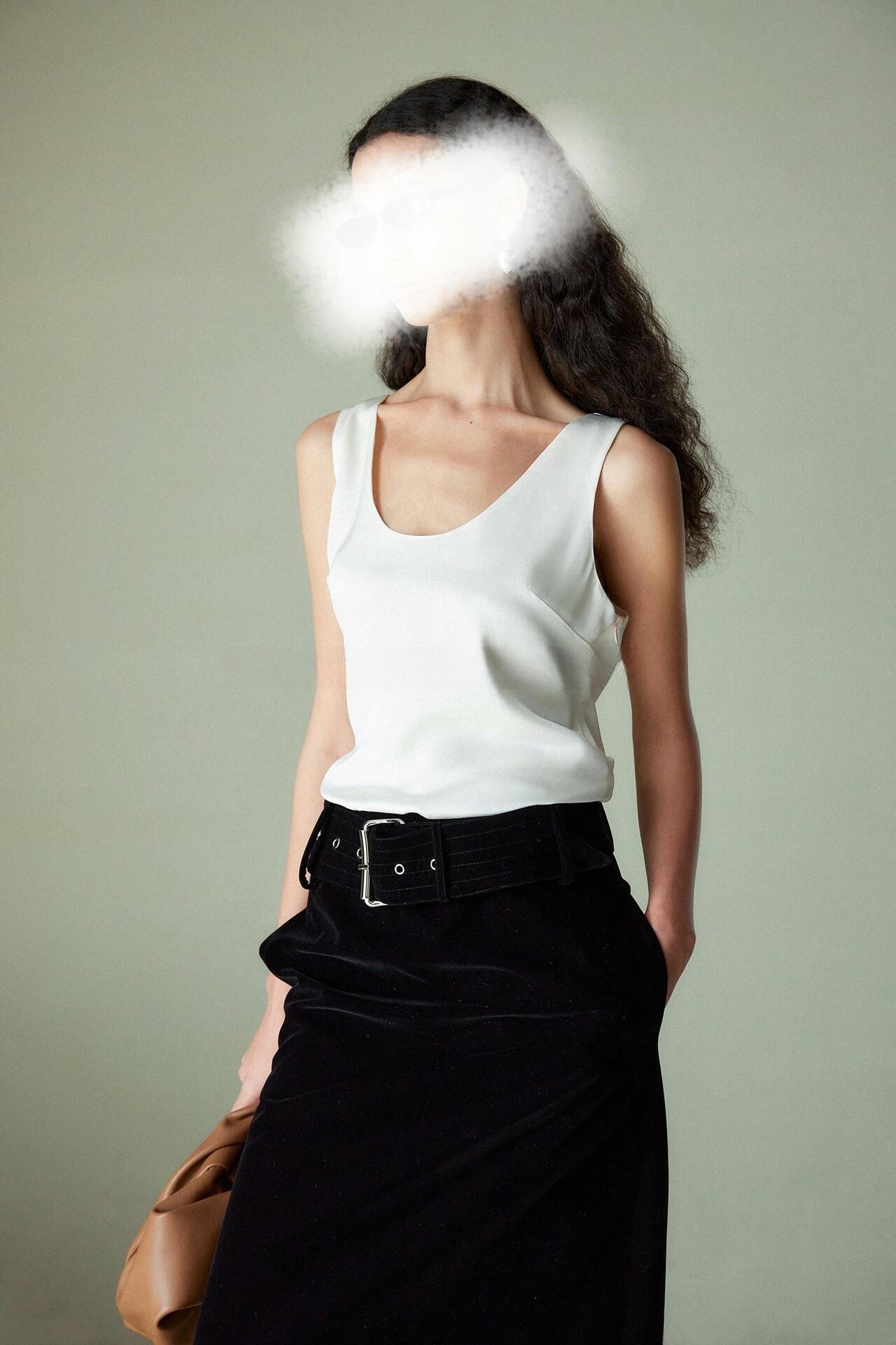 不費力的高級感 U領綢緞上衣(黑/白)