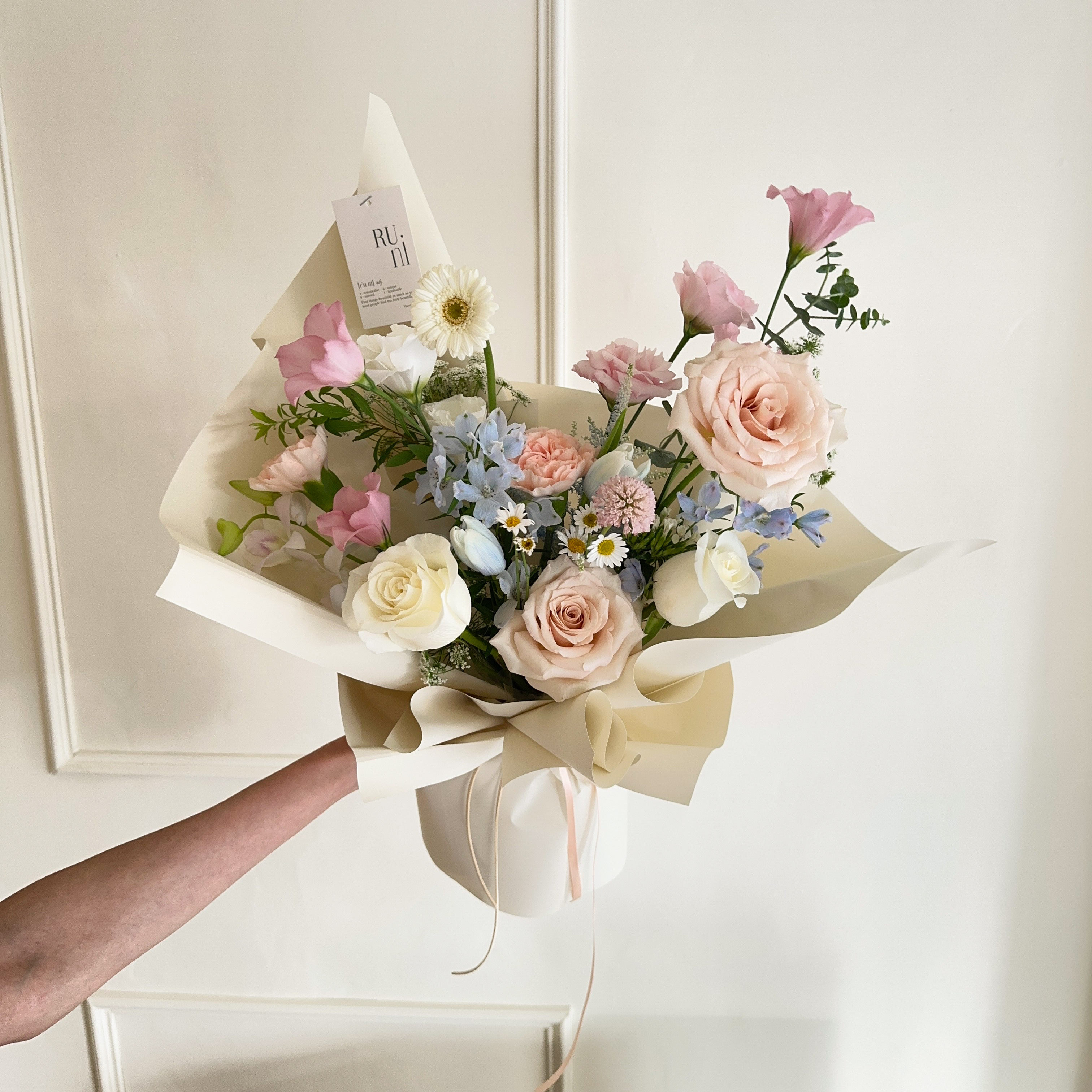 粉藍泡泡-白粉藍色系綜合鮮花花束