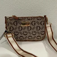 [S] GUESS DX24265 WHITNEY CROSSBODY,BROWN LOGO, 843061115159 (SGU574)