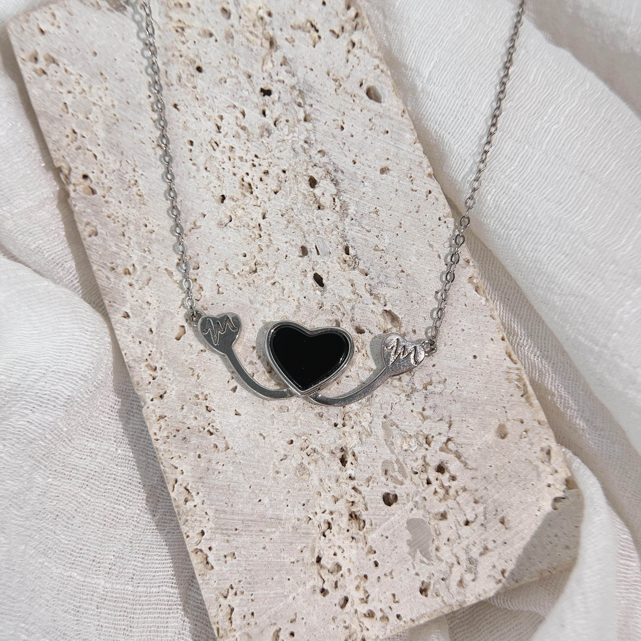 翡翠．墨翠愛心鎖骨鏈