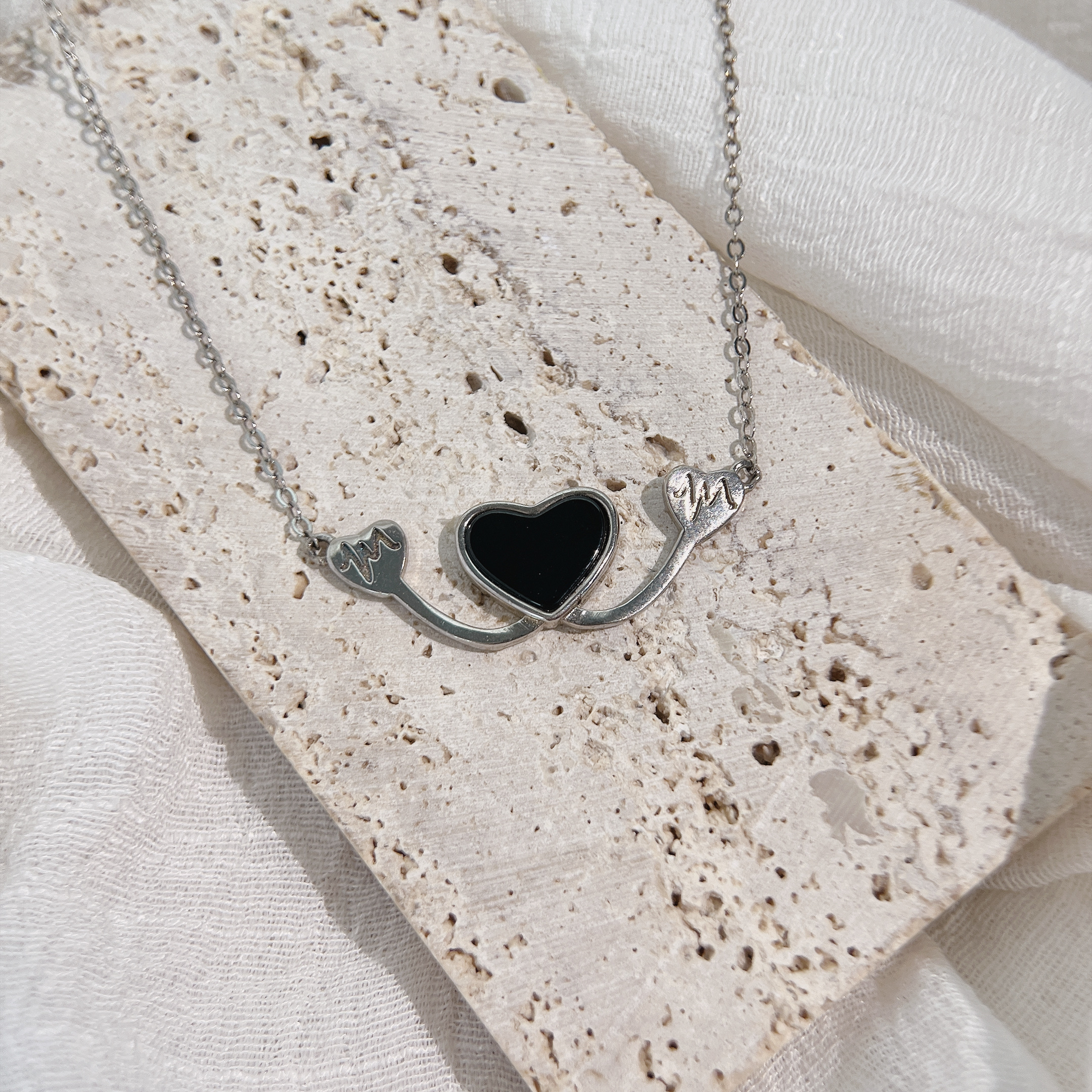 翡翠．墨翠愛心鎖骨鏈