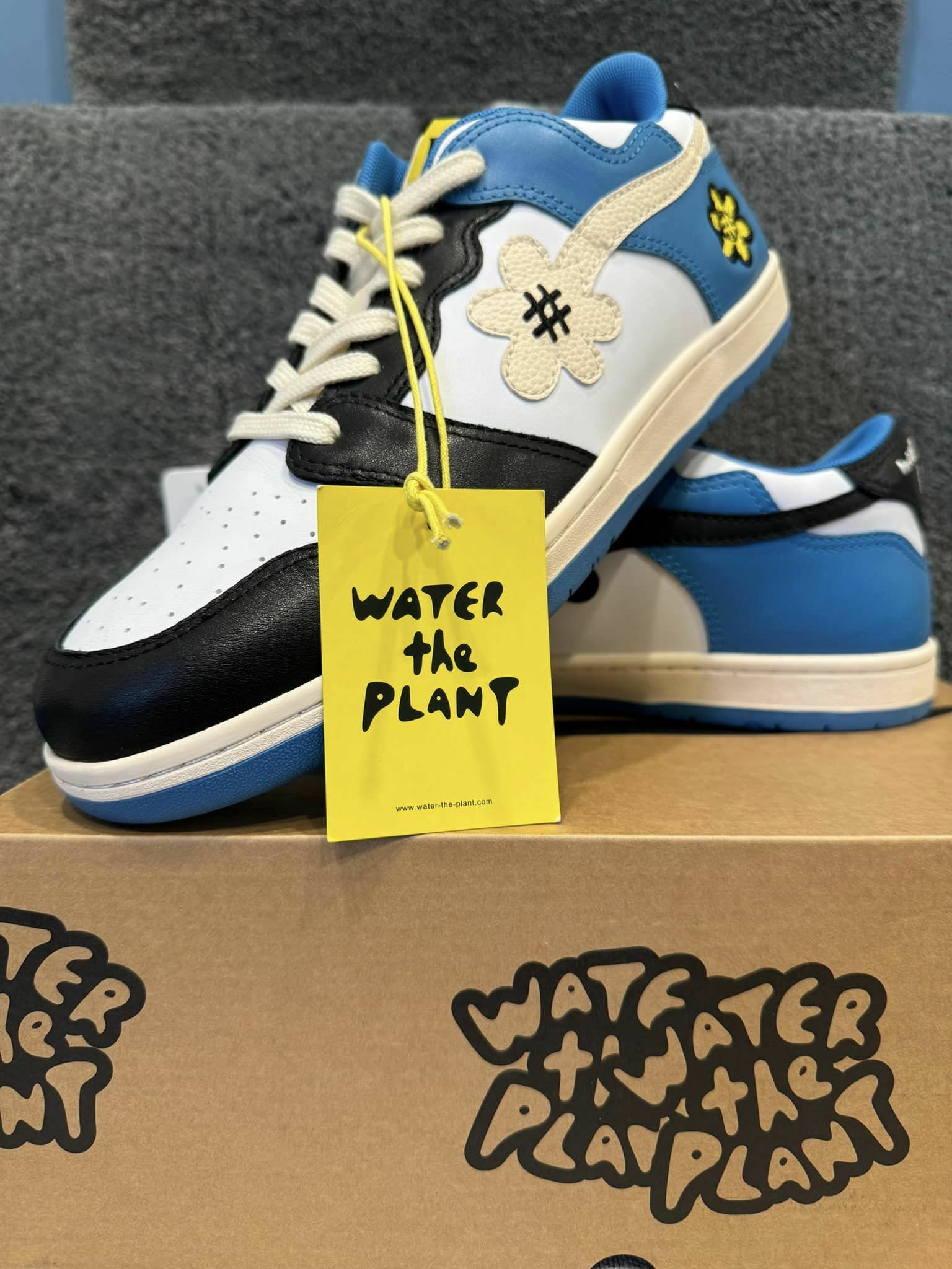 WTP “Thunder kicks” 日本限定花花鞋