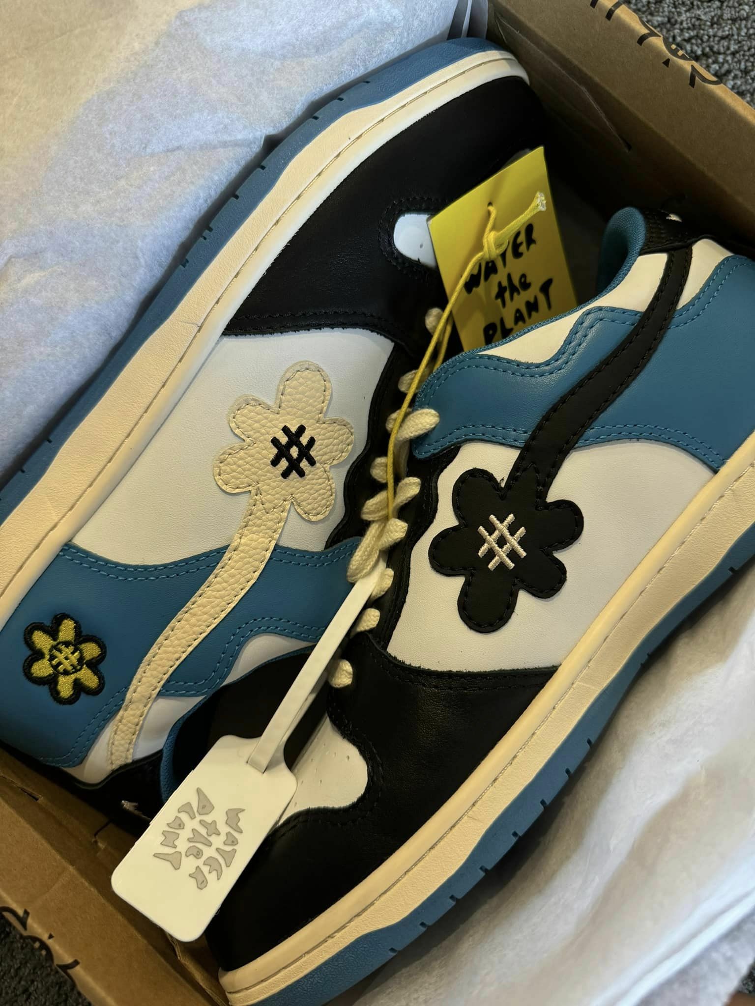 WTP “Thunder kicks” 日本限定花花鞋