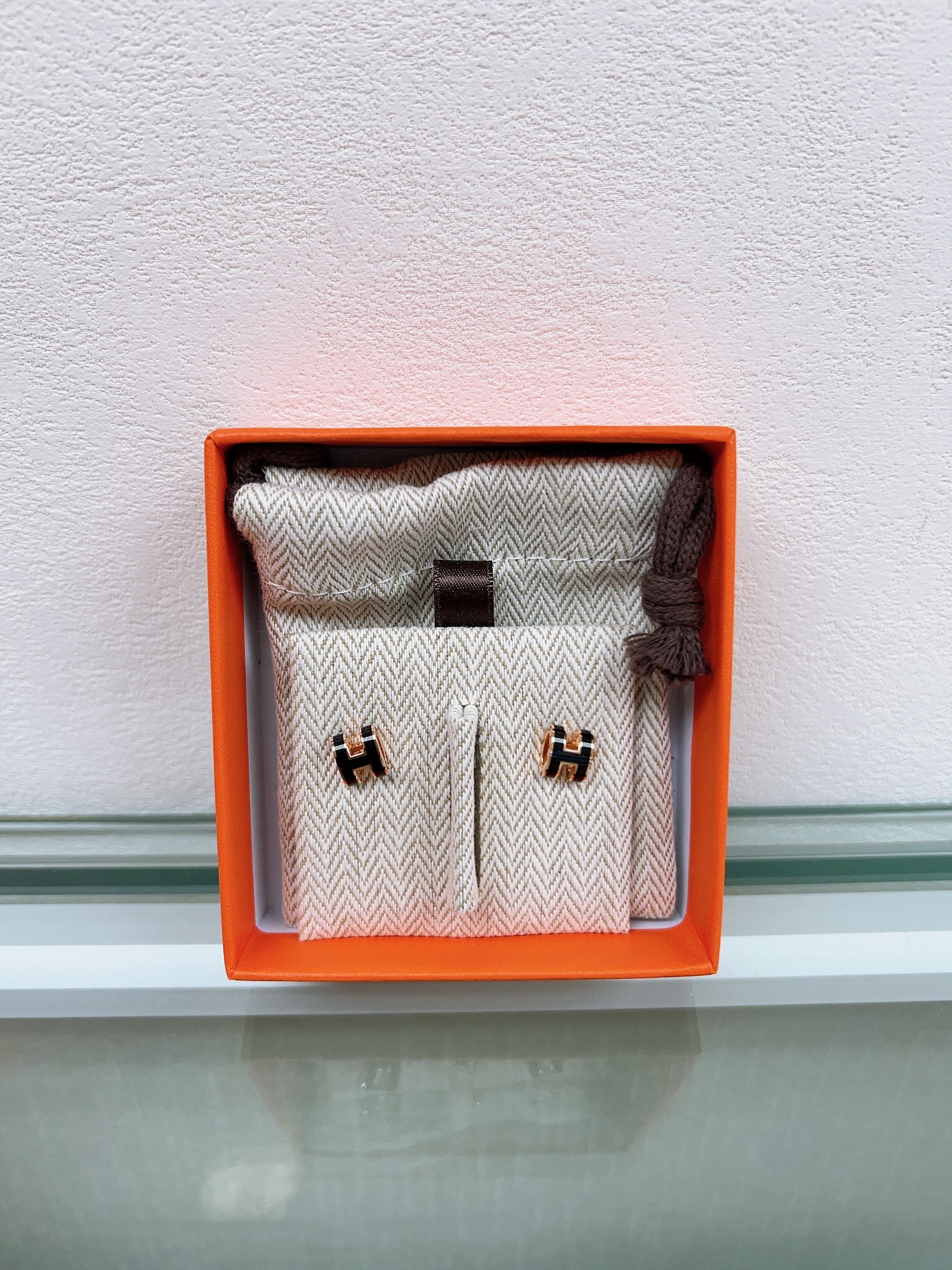 *Unused* Hermes mini pop h earrings (black/ RGHW)