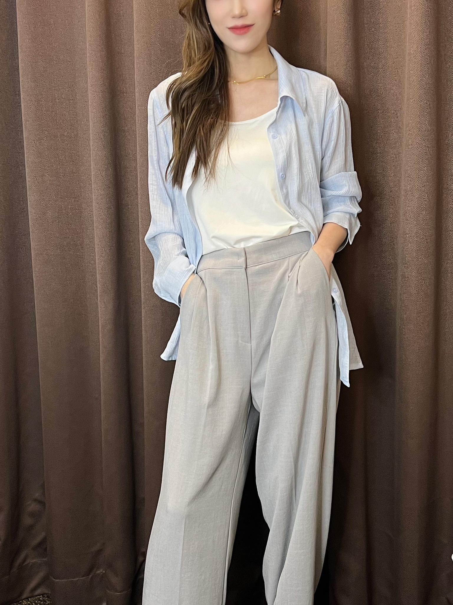 直壓紋後開衩綁帶襯衫