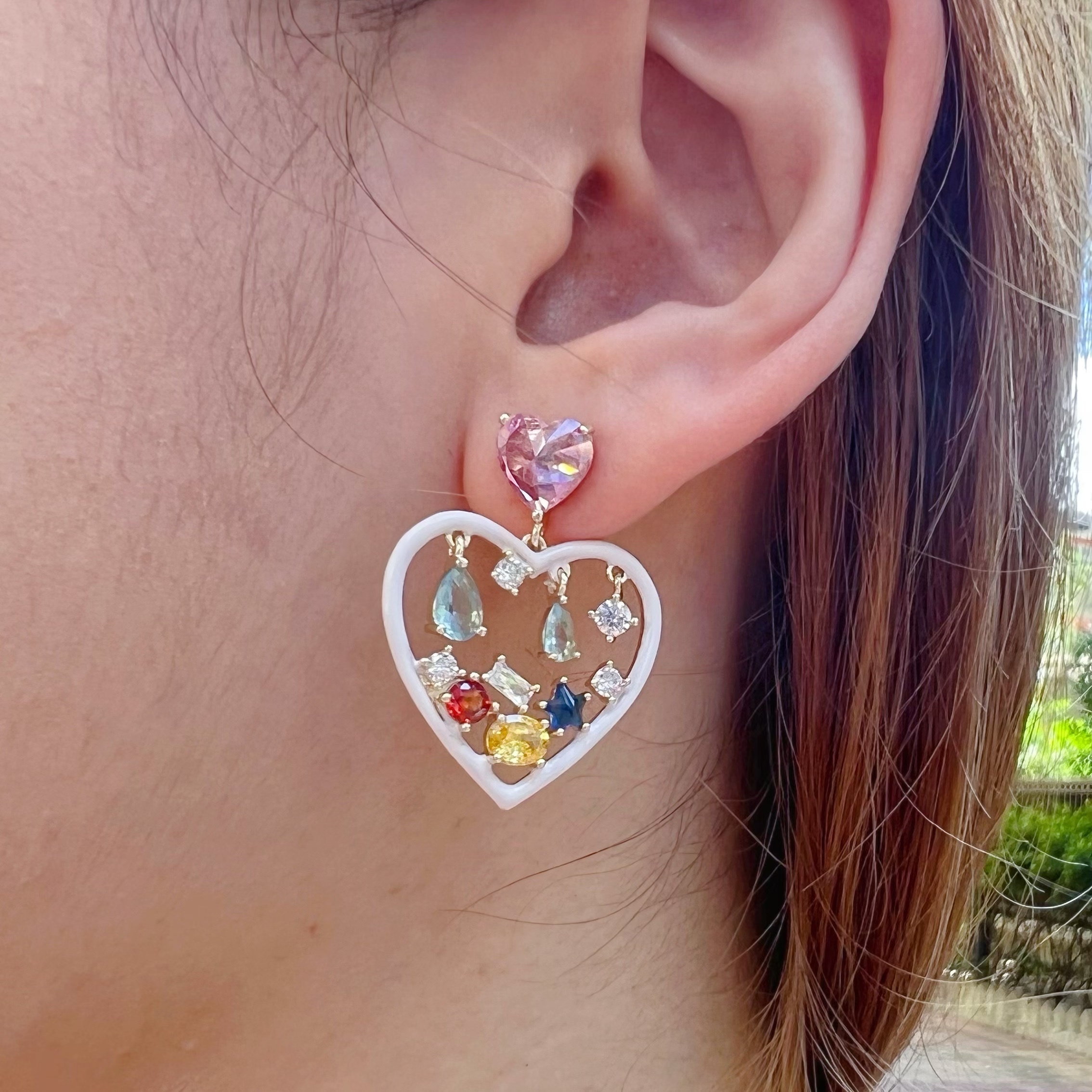 PYA0616 HEART SHAPE RAINBOW EAR RING