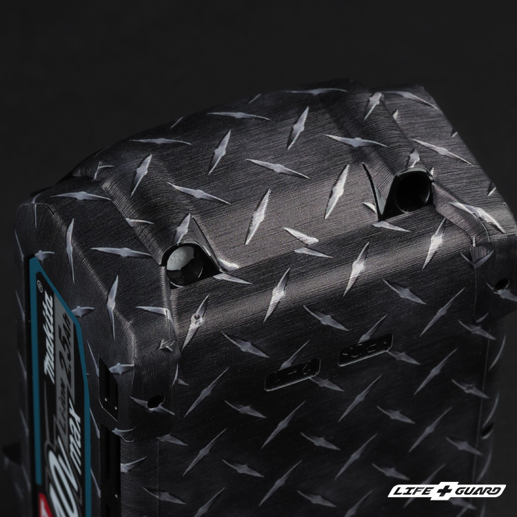 Makita BL4025 40V 貼膜質感特寫，LIFE+GUARD 設計風格