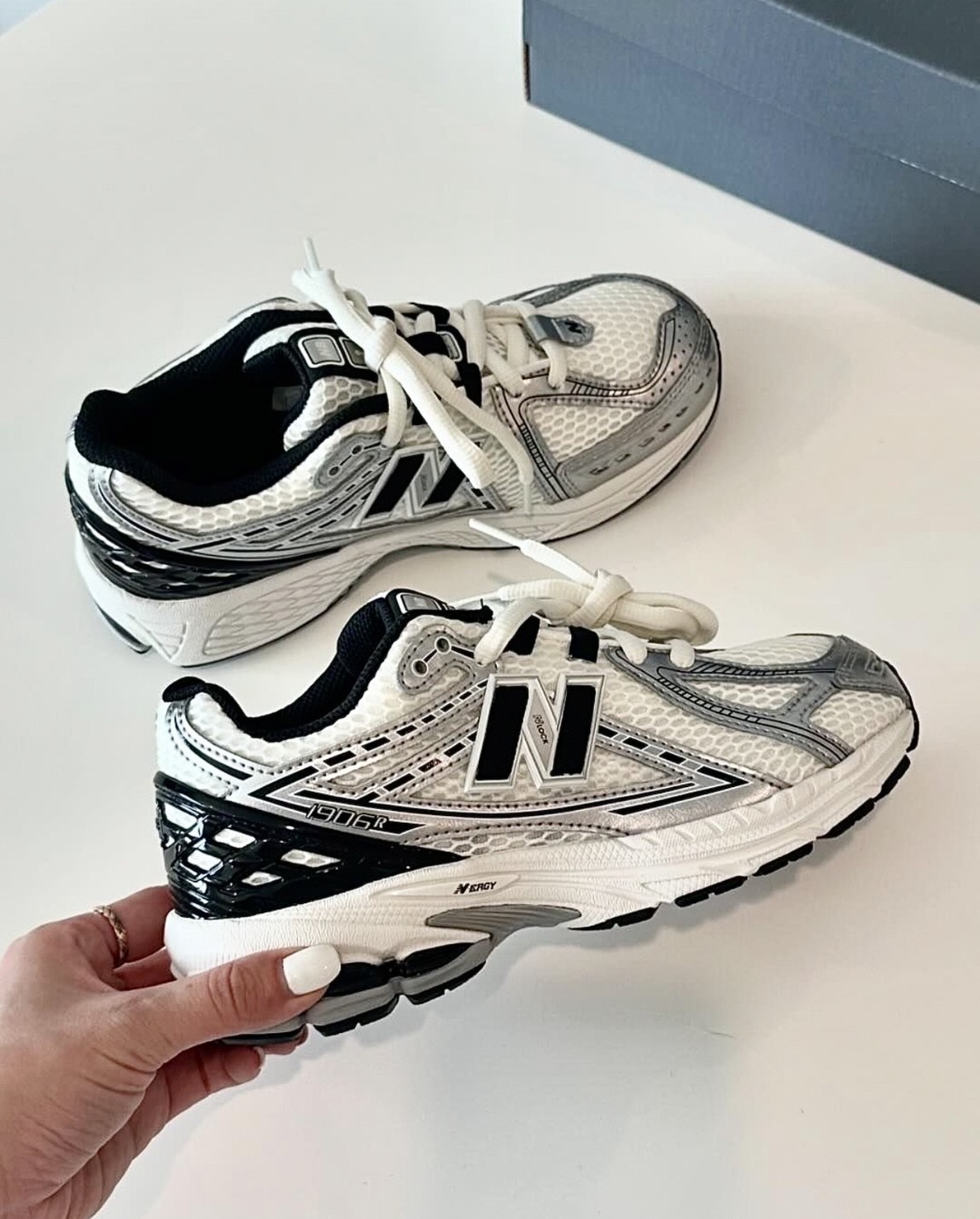 IU代言款 - New Balance 1906RER