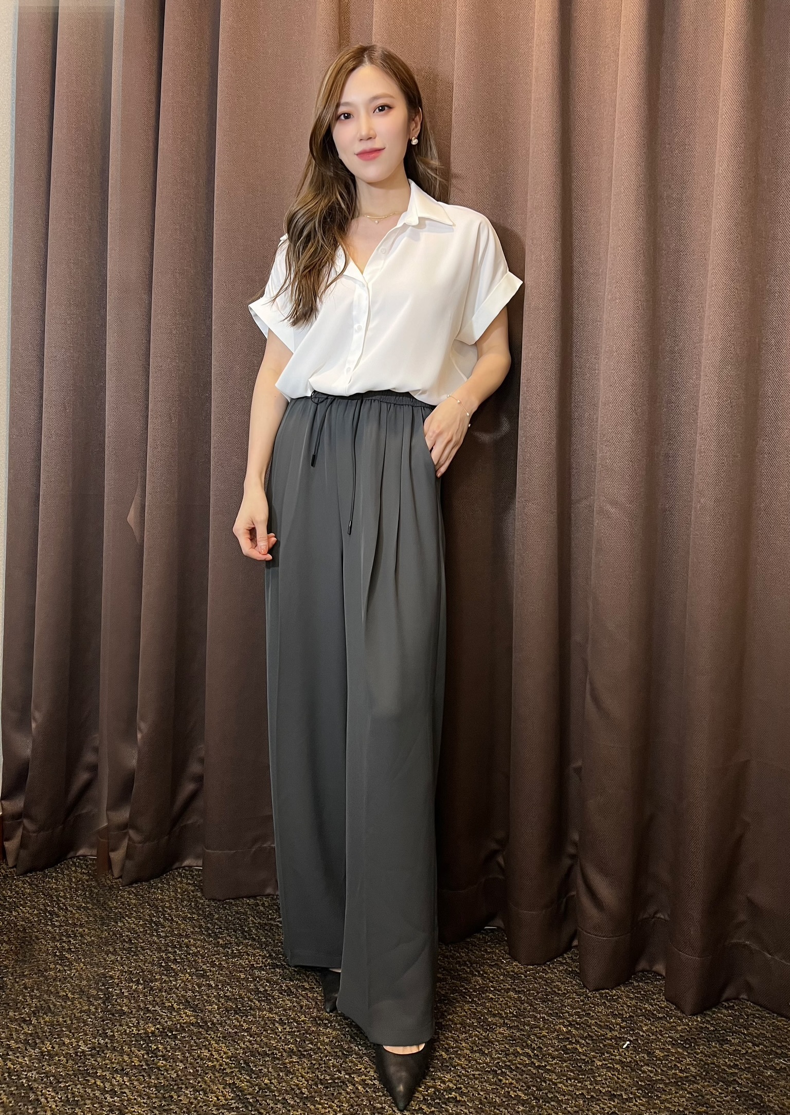 袖翻褶滑布短袖襯衫