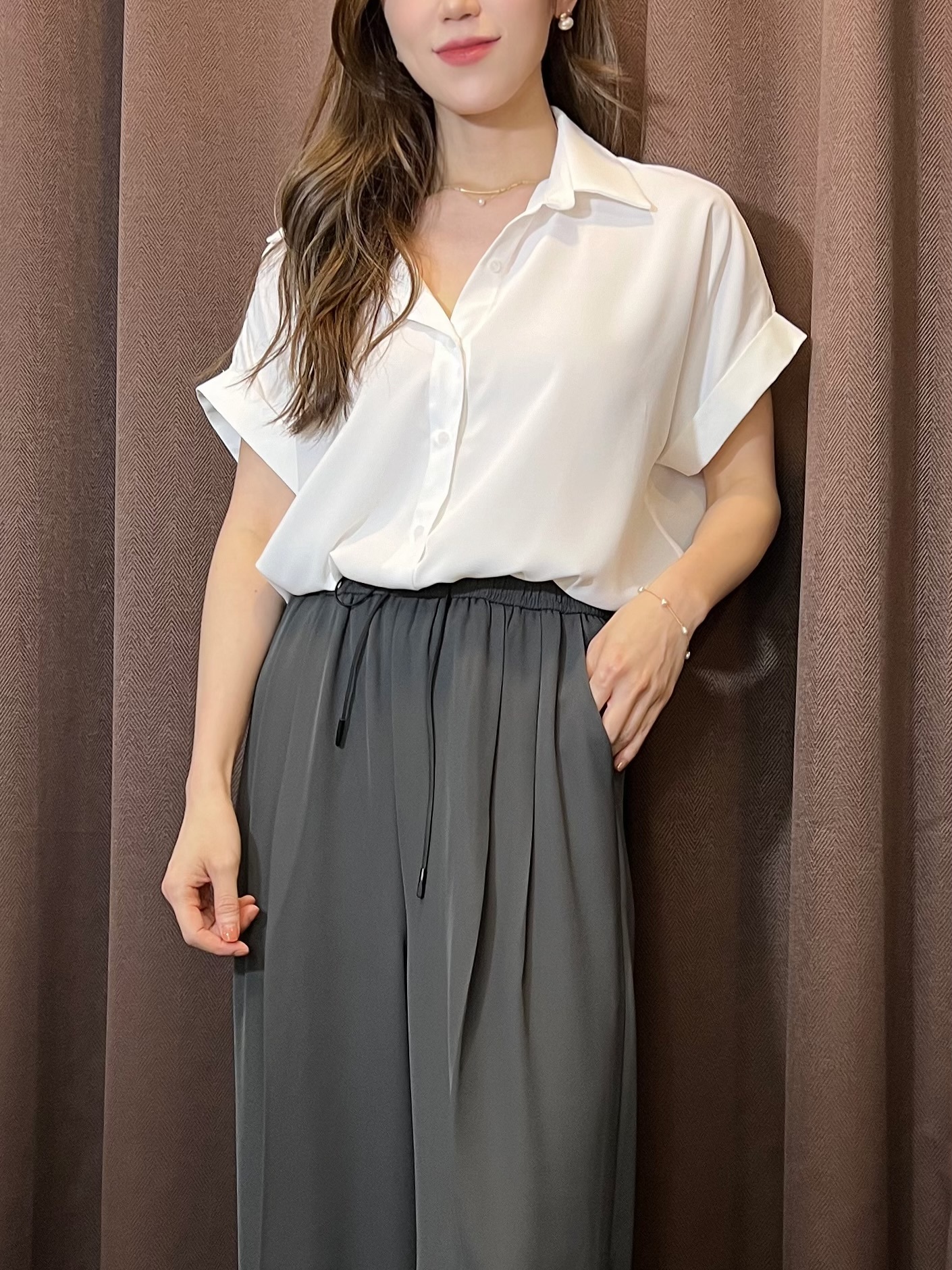 袖翻褶滑布短袖襯衫