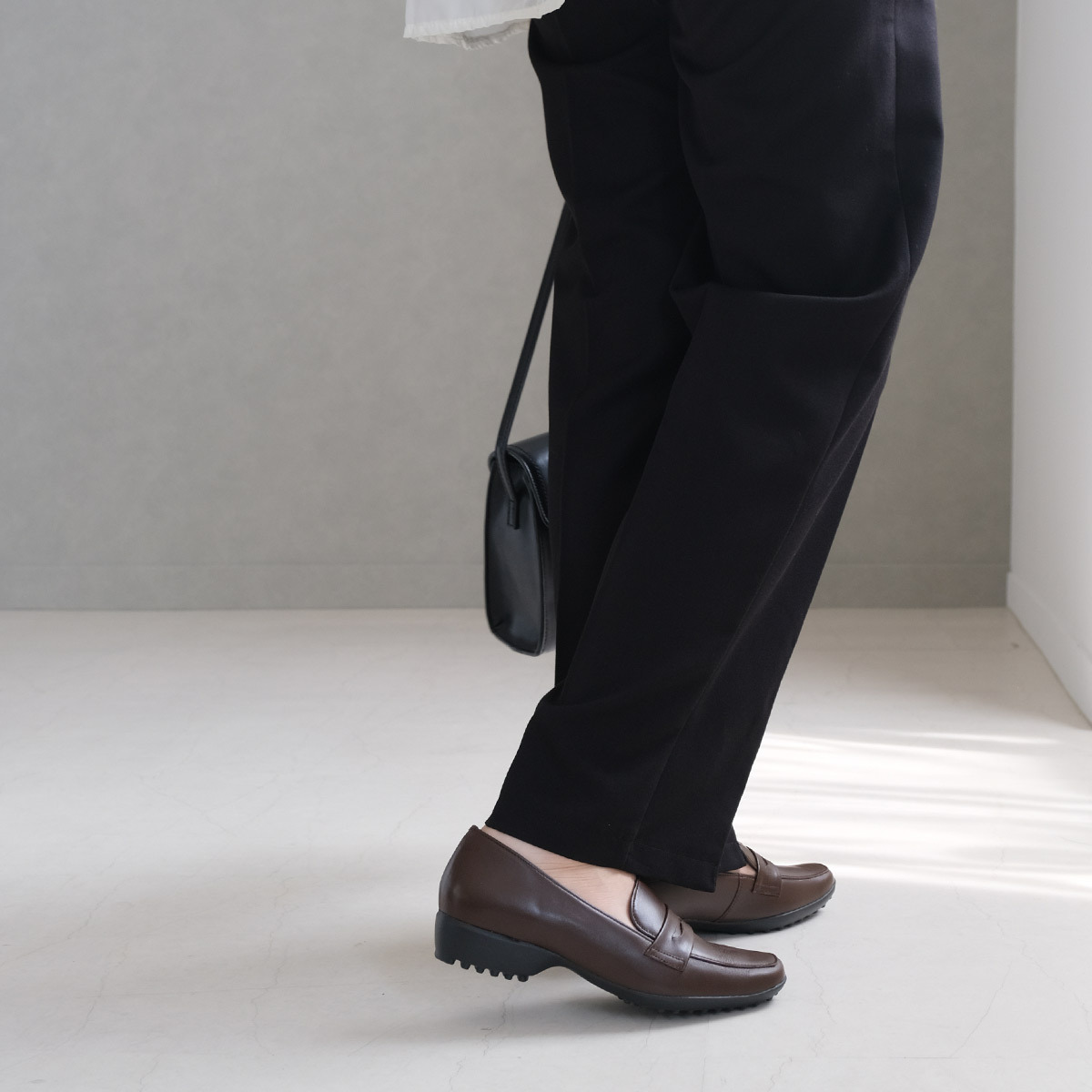 Ms. Jeune 日本真皮女用輕盈舒適樂福鞋 女鞋