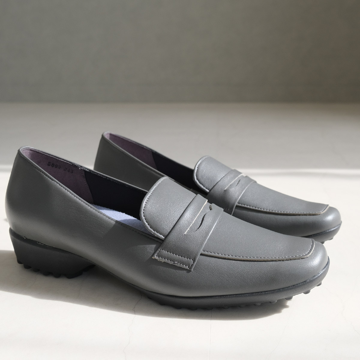 Ms. Jeune 日本真皮女用輕盈舒適樂福鞋 女鞋