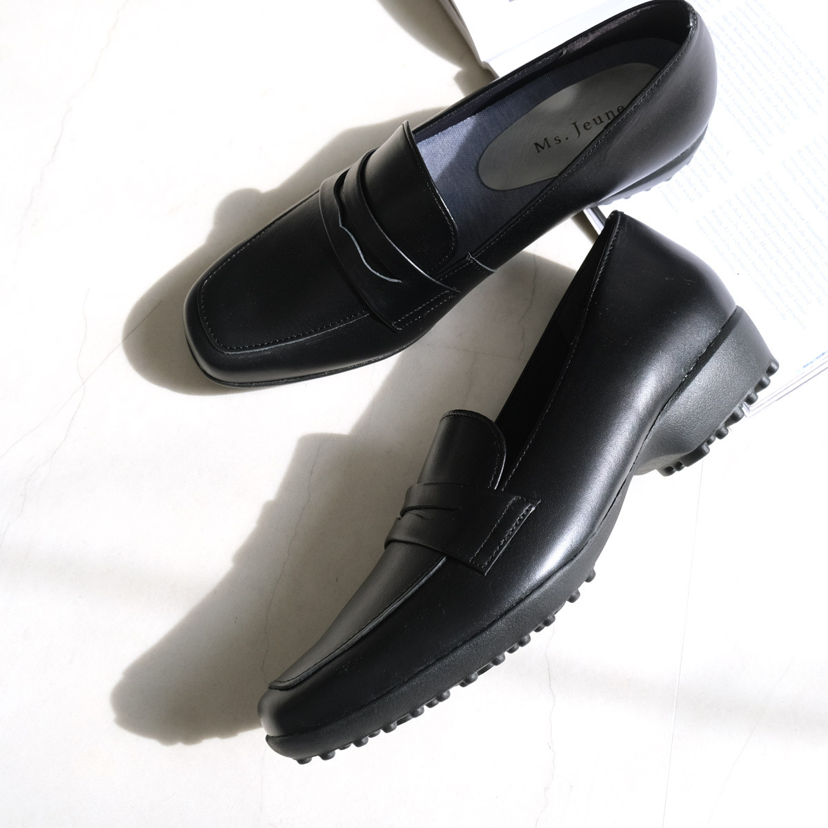 Ms. Jeune 日本真皮女用輕盈舒適樂福鞋 女鞋