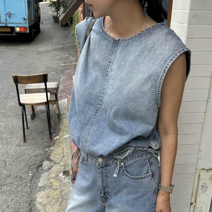 後釦雙側抽繩牛仔背心