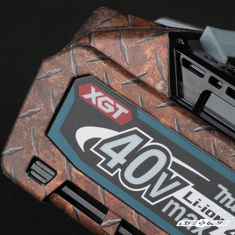 鋼板貼膜質感特寫，LIFE+GUARD 設計風格