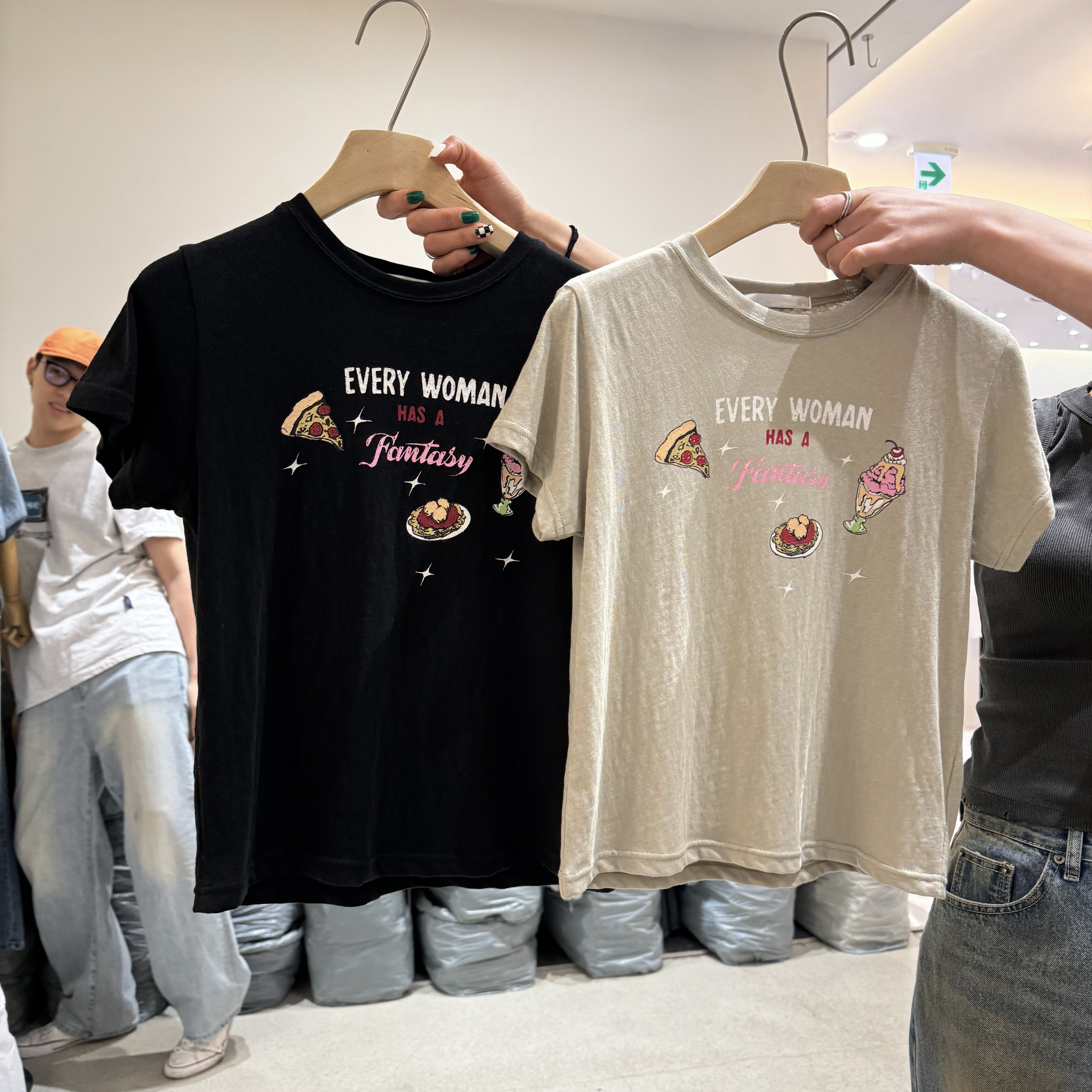 美味點心順身T(淺米)