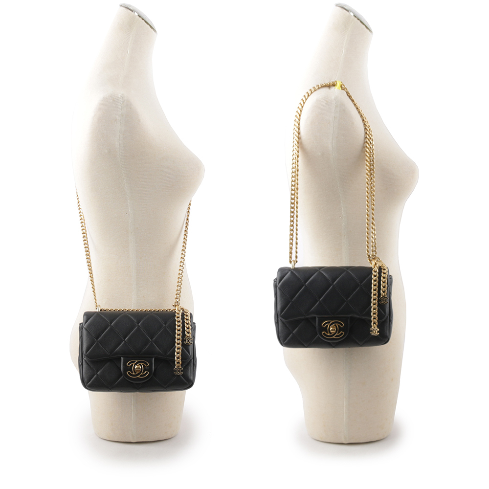 【CHANEL】琺瑯CC Logo 及吊飾小羊皮迷你翻蓋包(黑色) CH14000125