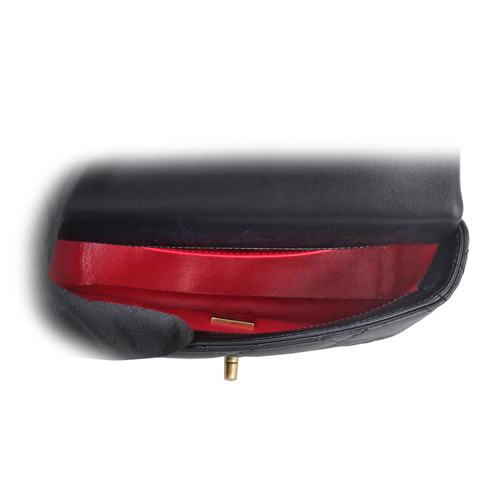 【CHANEL】琺瑯CC Logo 及吊飾小羊皮迷你翻蓋包(黑色) CH14000125