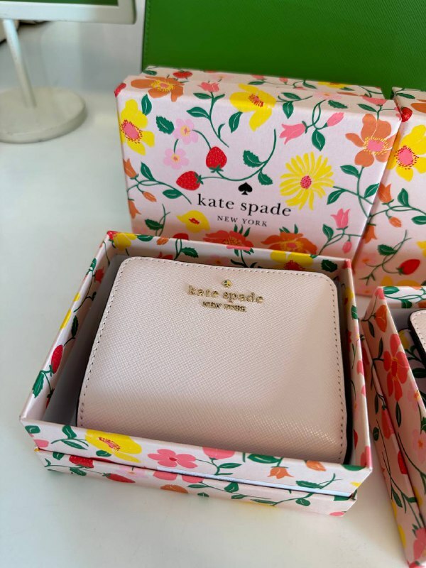 [S] KATE SPADE KG618 INTERIOR STRAWBERRY BXD SM ZIP ARND,PINK MULTI, 196021462665 (SKS1151)
