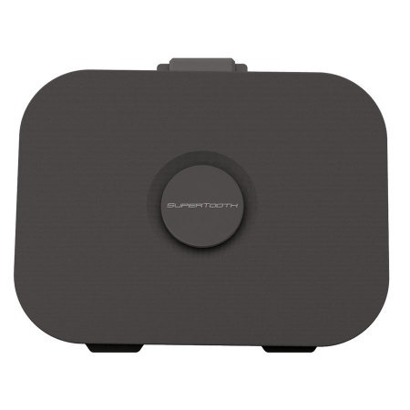 灰色的 Supertooth D4 藍牙立體聲揚聲器擁有 8 瓦的強大功率,一次充電可無線播放長達 12 小時的美妙音樂。設計精美,便於攜帶。