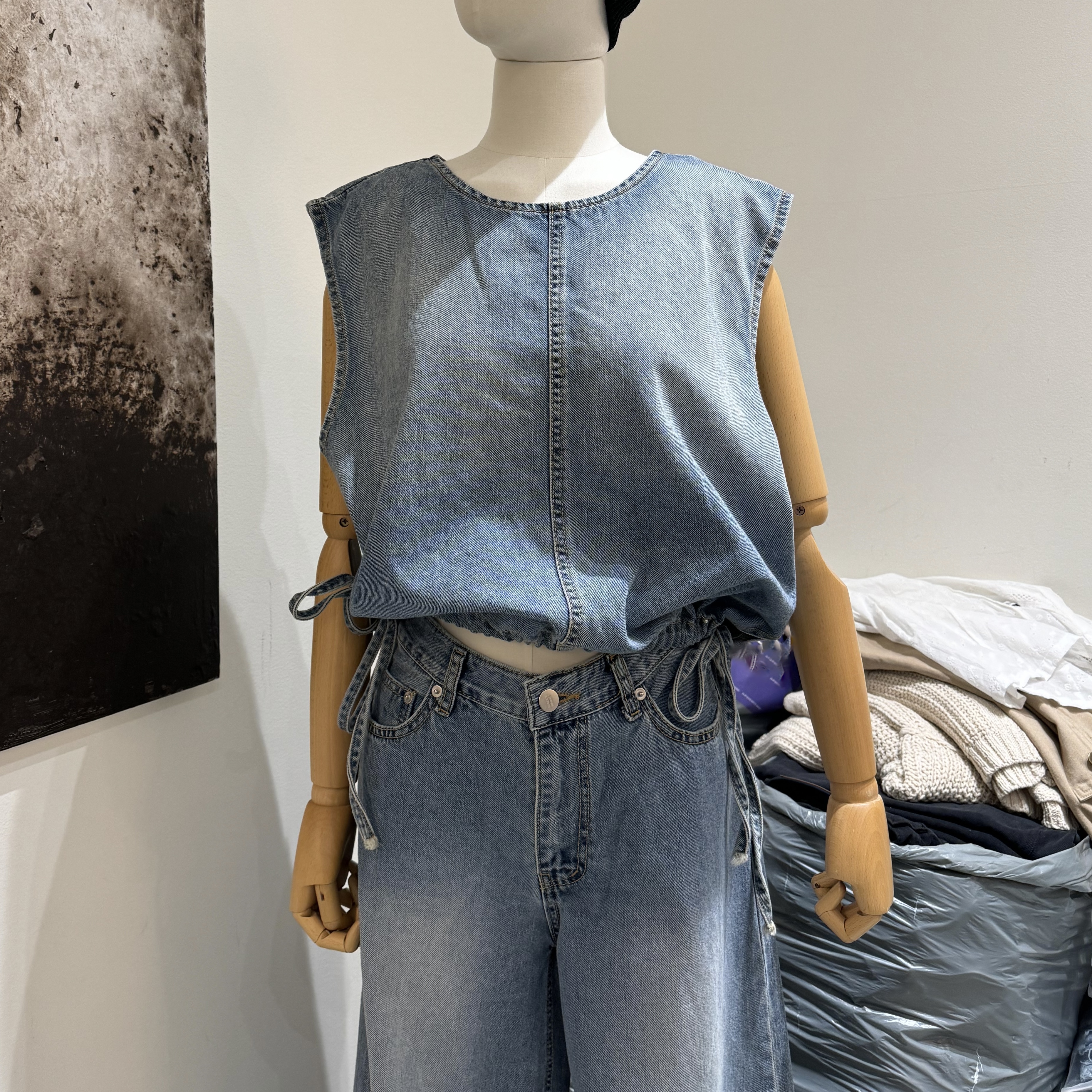 後釦雙側抽繩牛仔背心