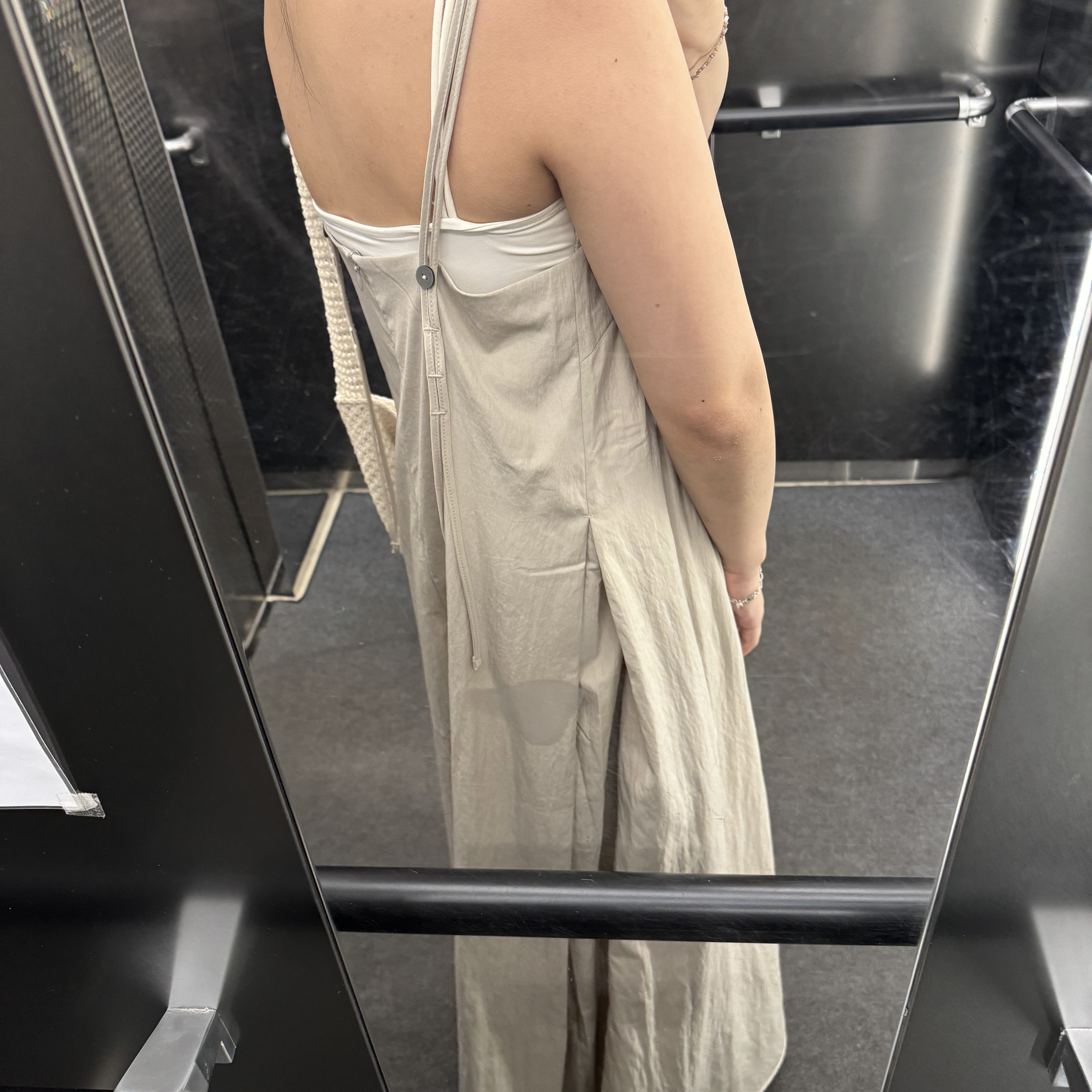 側設計打摺滑料細肩連身褲(淺米灰)