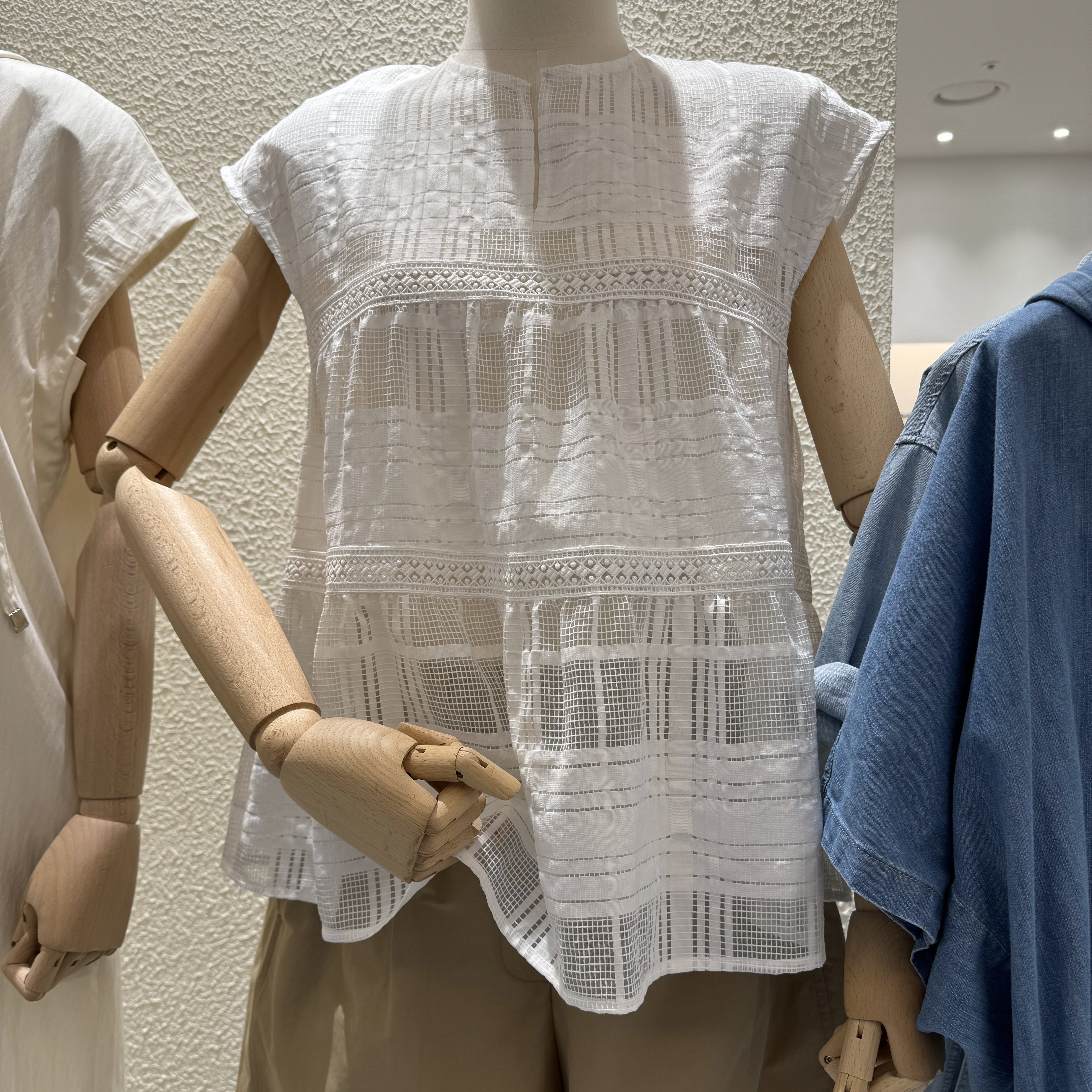 C07高級細緻蕾絲遮袖背心(白)