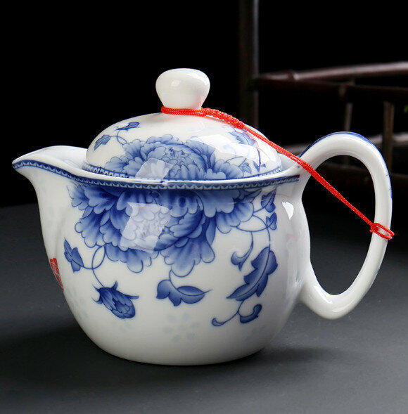 Hotly recommended household ceramic teapot with filter (01 blue and white porcelain exquisite flower single teapot)