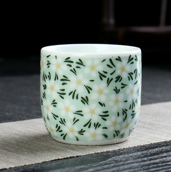 Popular household 100ml ceramic tea cup (green plum)