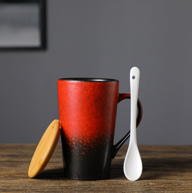 Popular retro stoneware mug (red model with lid and spoon, capacity 401-500ml)