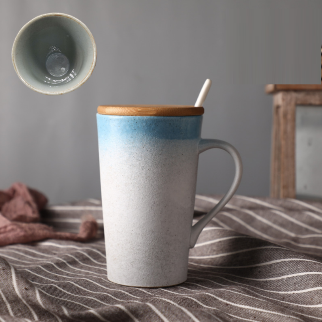 Popular retro stoneware mug (including lid and spoon, upper blue and lower white, capacity 401-500ml)