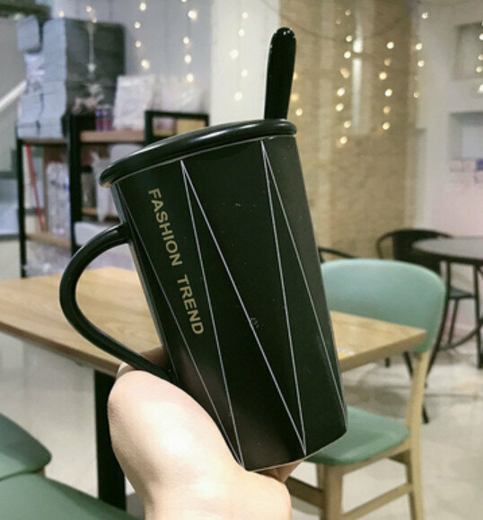 Hot recommended simple personalized ceramic cup black [with lid + spoon]