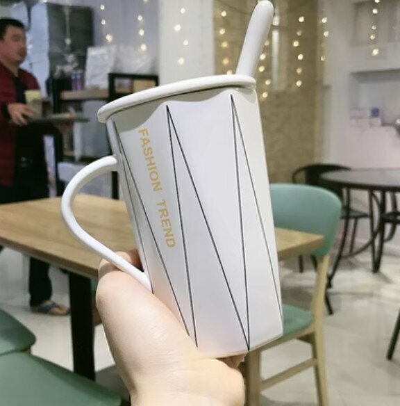 Hot recommendation simple personalized ceramic cup white [with lid + spoon]