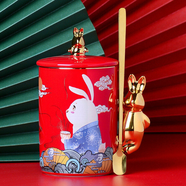 Hotly recommended Jade Rabbit Ceramic Cup (Jade Rabbit Cup red with lid and spoon) (401-500ml)
