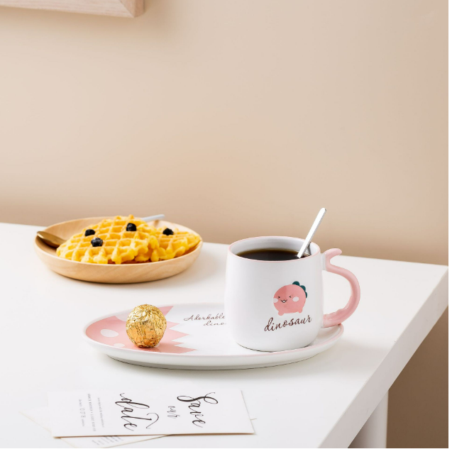 Popular creative cartoon ceramic cup (pink little dinosaur cup with butterfly)