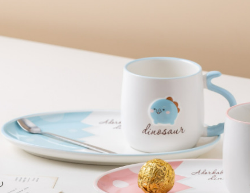 Popular creative cartoon ceramic cup (blue little dinosaur cup with butterfly)